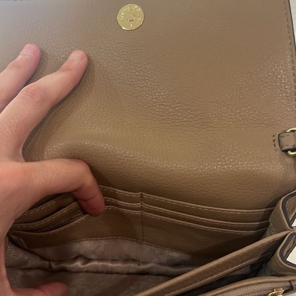 Michael Kors double gusset leather crossbody bag EUC tan color - Picture 9 of 12